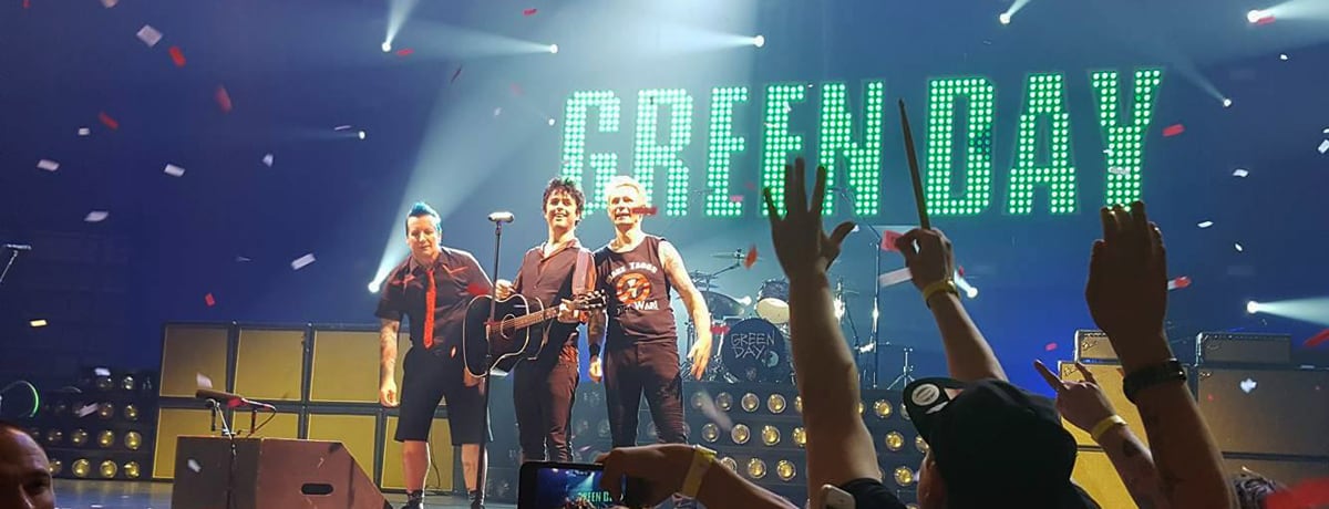 Green Day background